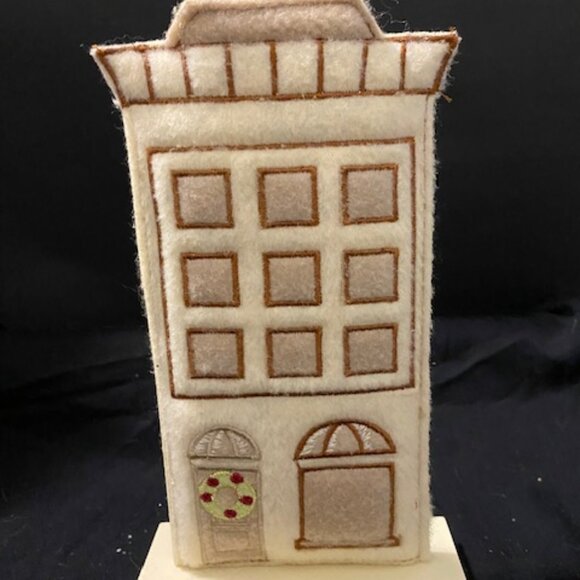 Wonder Shop "Tan" Holiday House - Picture 1 of 6